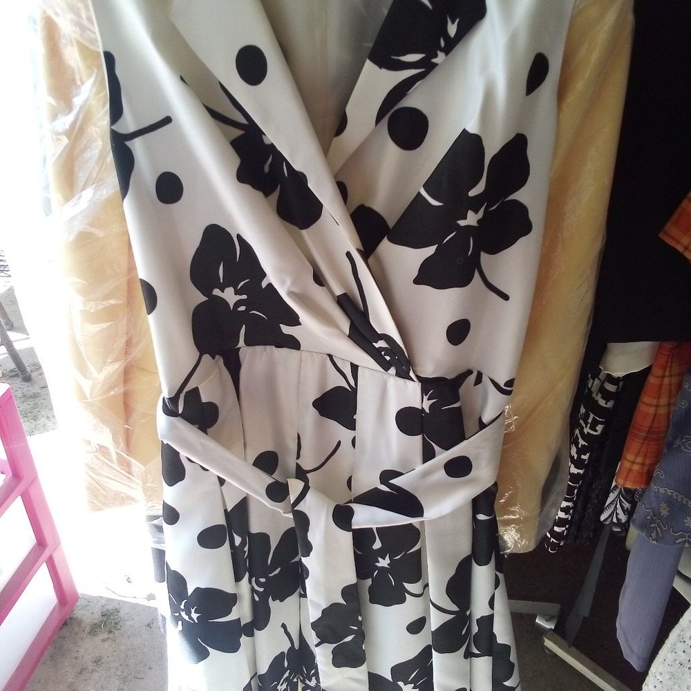 Black white flower dress